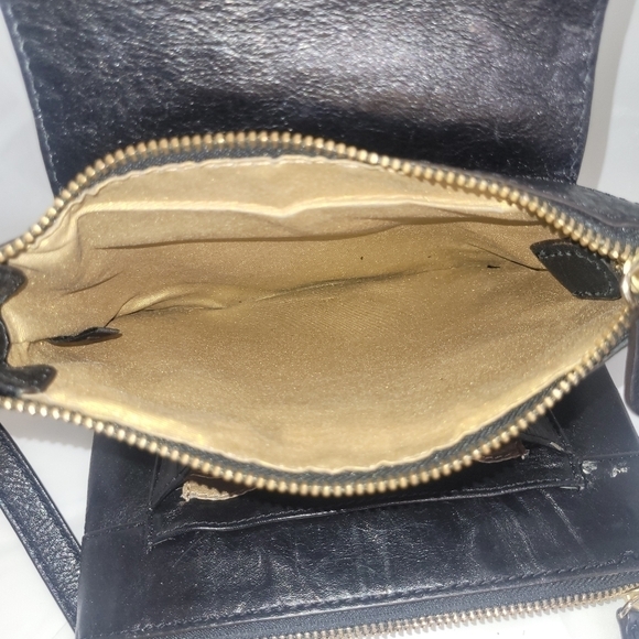 Euc Antonio Melani leather crossbody bag. - Picture 4 of 13